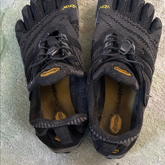 Vibram Black FiveFingers Toe Shoes - Picture 5 of 7